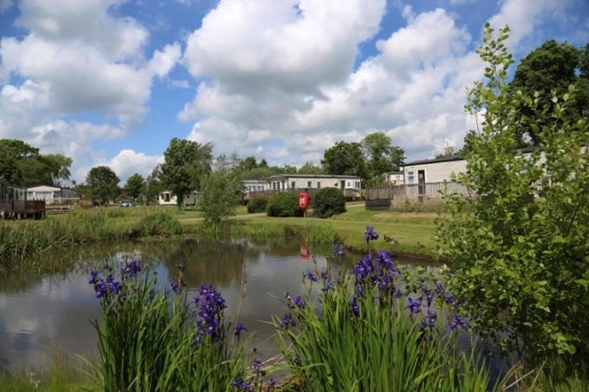 סאקסמונדהם Stunning Lodge With Free Wifi For Hire At Carlton Meres In Suffolk Ref 60013M מראה חיצוני תמונה